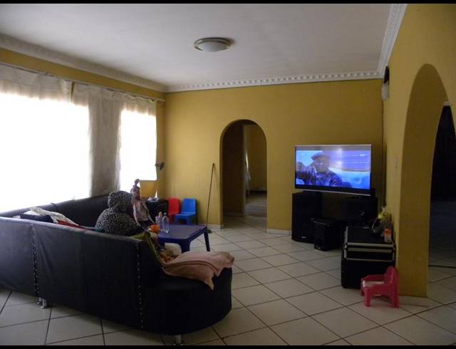 7 BEDROOM HOUSE FOR SALE IN KELVIN